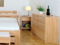 Ložnice Jacques- masivní dřevo buk, dub, akát, bříza a ořech. Více tipů postelí, komod a doplňků. Postel vystavená na prodejně . 